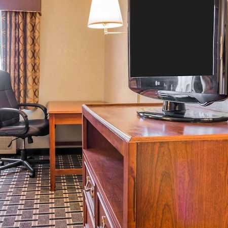 Quality Inn Grand Rapids North Walker Zewnętrze zdjęcie
