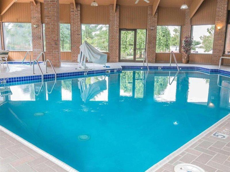 Quality Inn Grand Rapids North Walker Zewnętrze zdjęcie