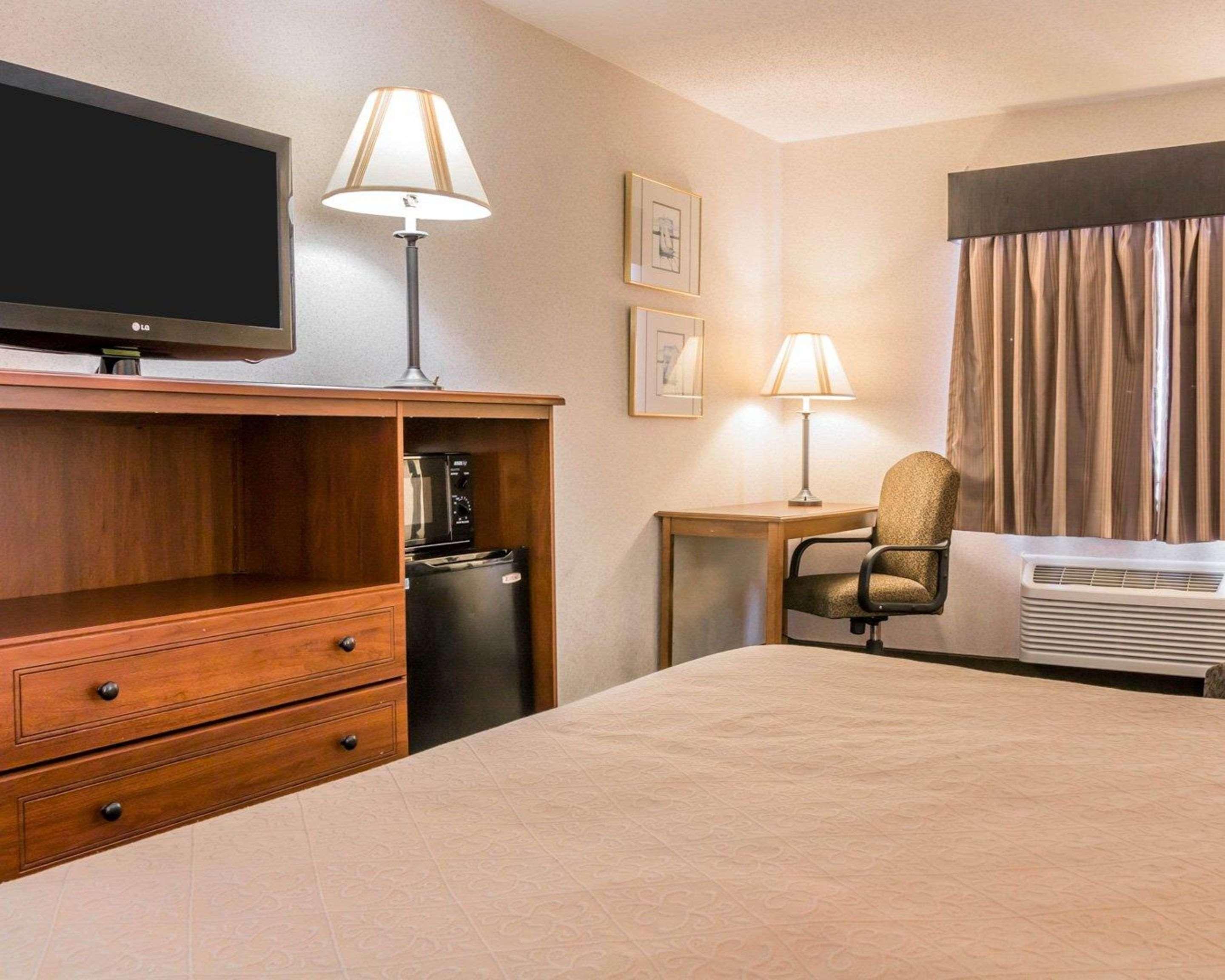Quality Inn Grand Rapids North Walker Zewnętrze zdjęcie