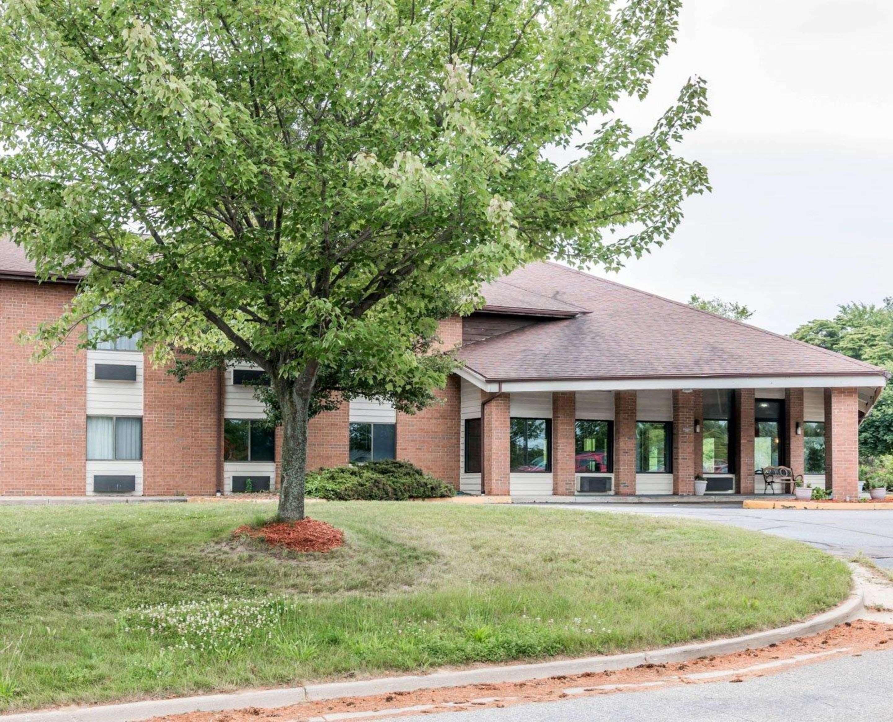 Quality Inn Grand Rapids North Walker Zewnętrze zdjęcie