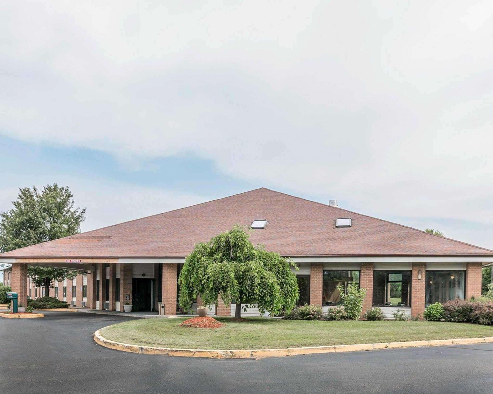 Quality Inn Grand Rapids North Walker Zewnętrze zdjęcie