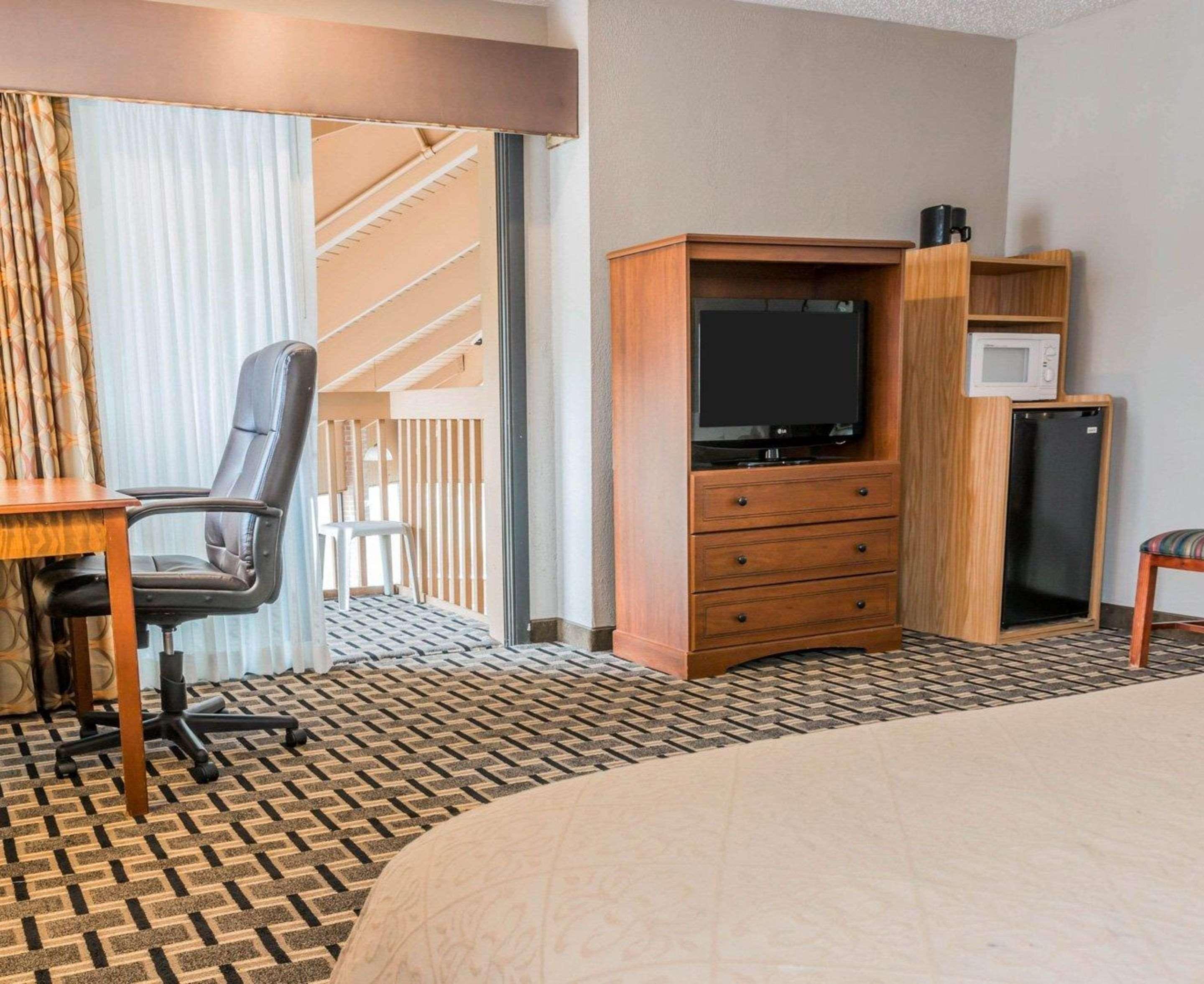 Quality Inn Grand Rapids North Walker Zewnętrze zdjęcie