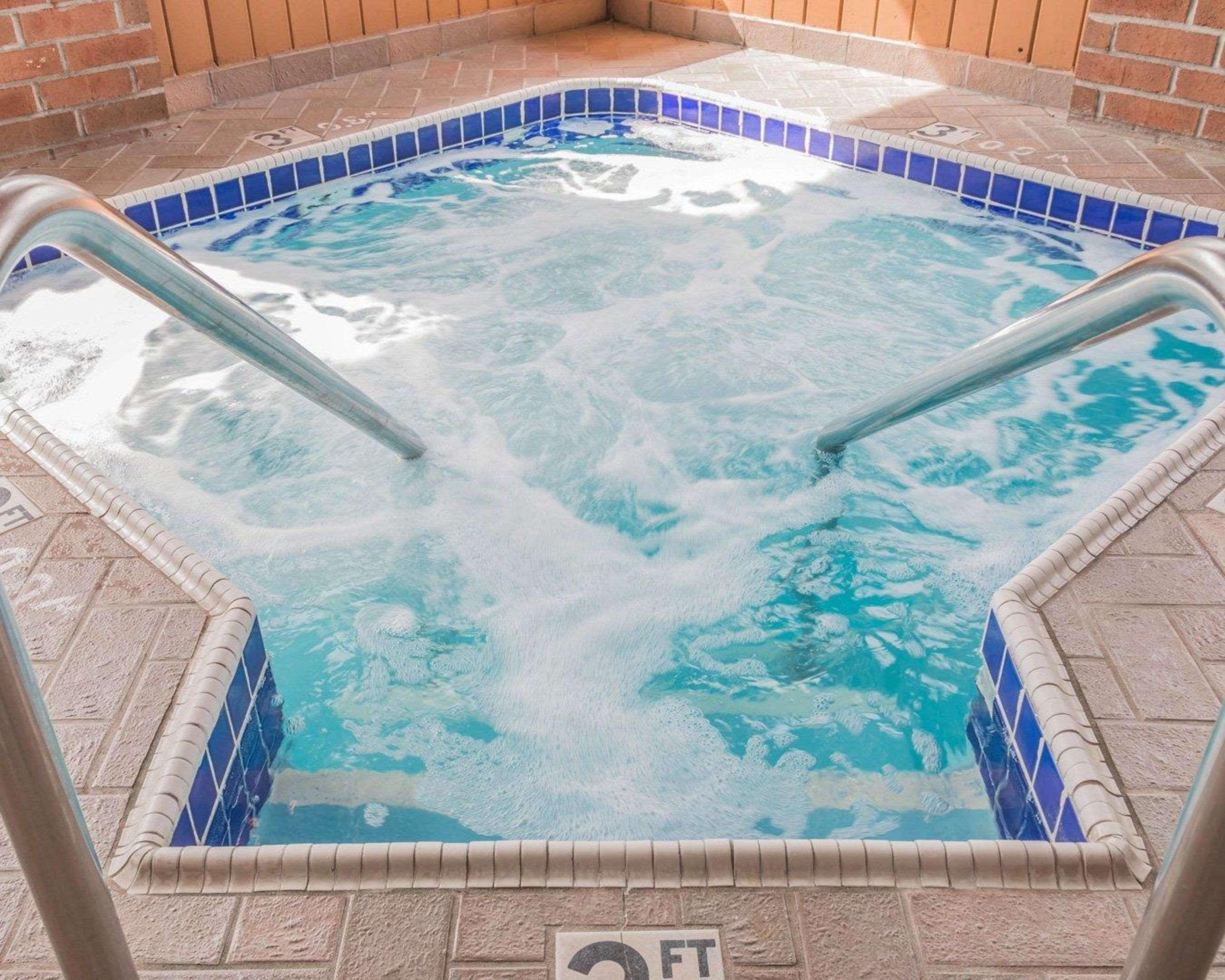 Quality Inn Grand Rapids North Walker Zewnętrze zdjęcie