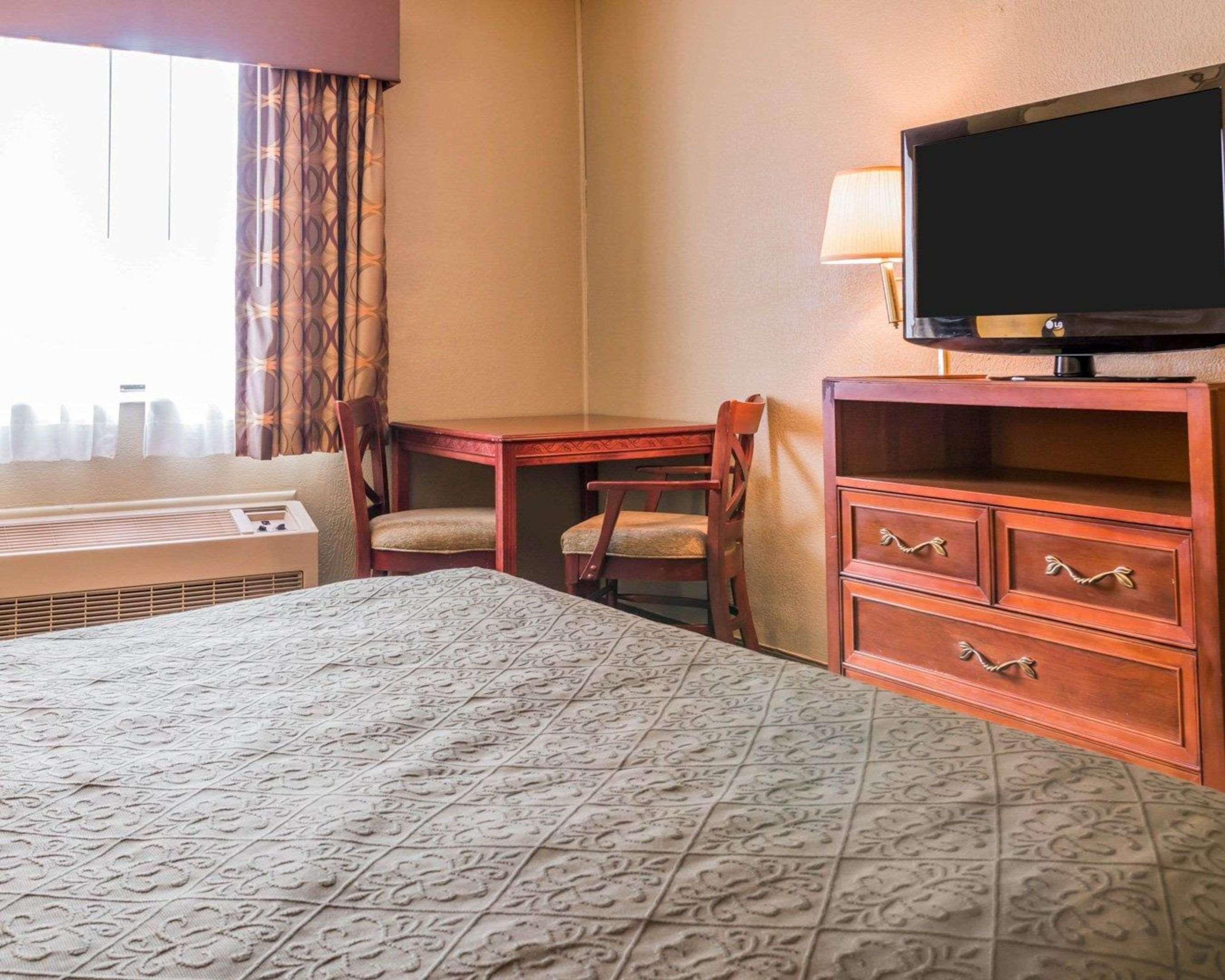 Quality Inn Grand Rapids North Walker Zewnętrze zdjęcie